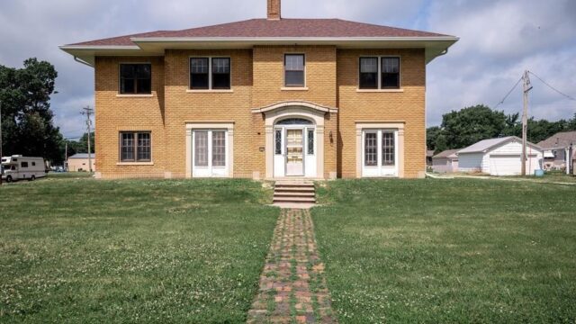 2112 M Street, Belleville, KS