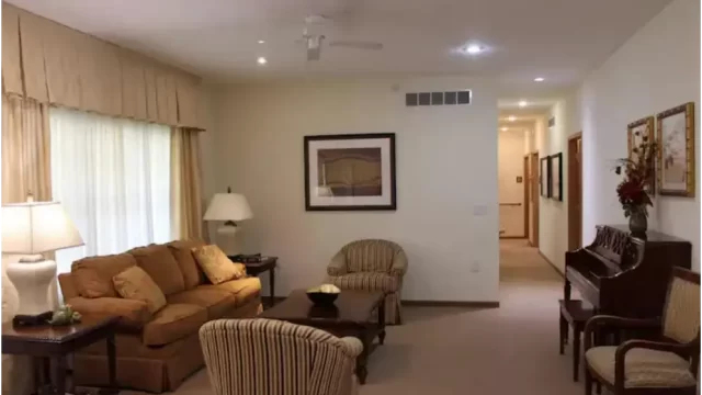 308 Washington St (3)