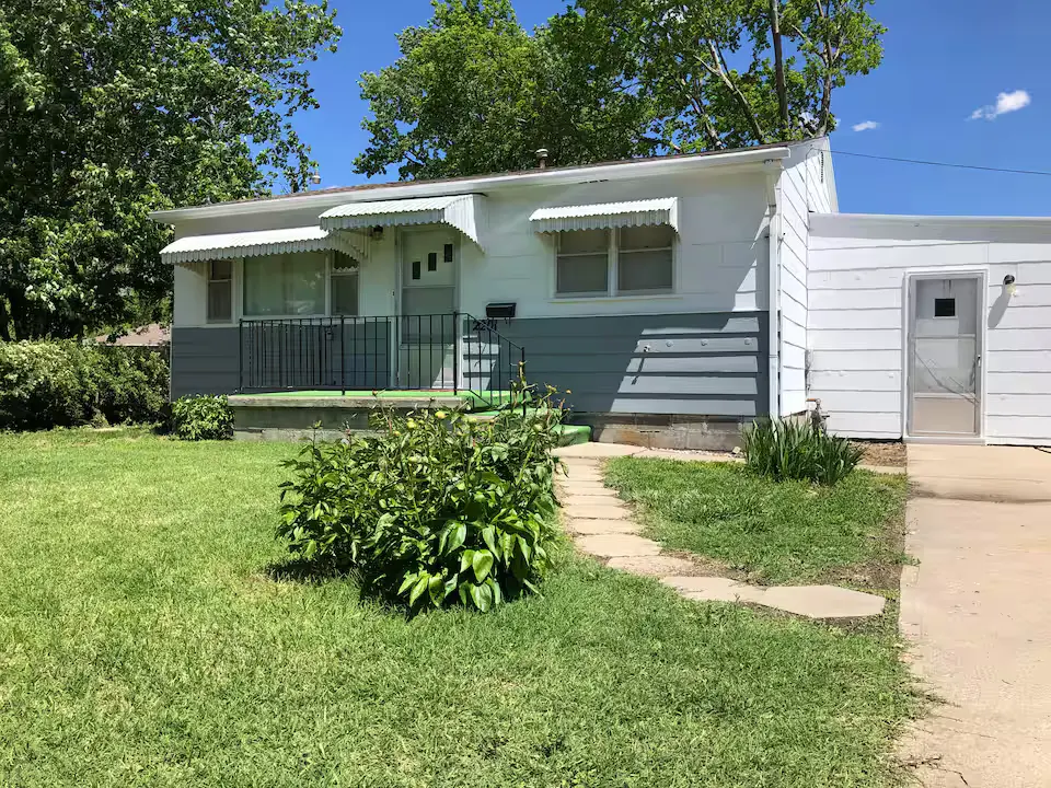 2201 N St Belleville, Kansas (1)