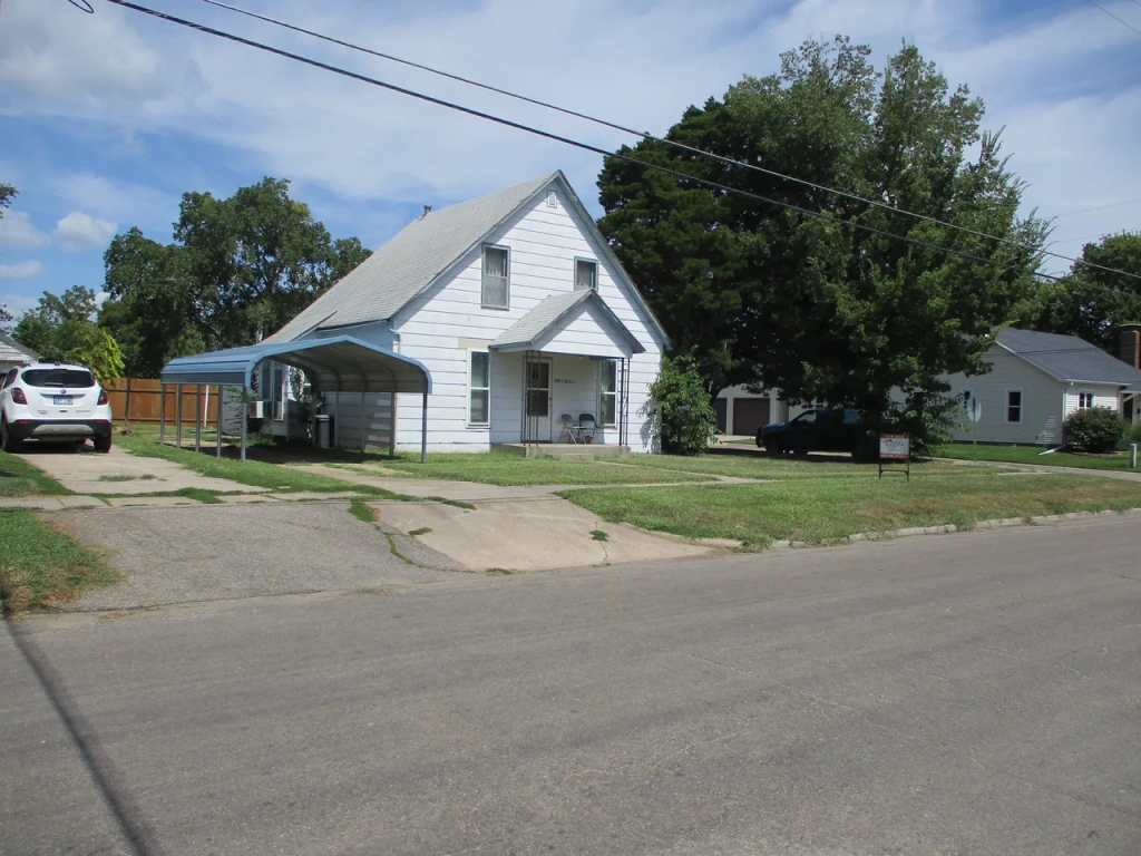 909 23rd Street Belleville KS (1)